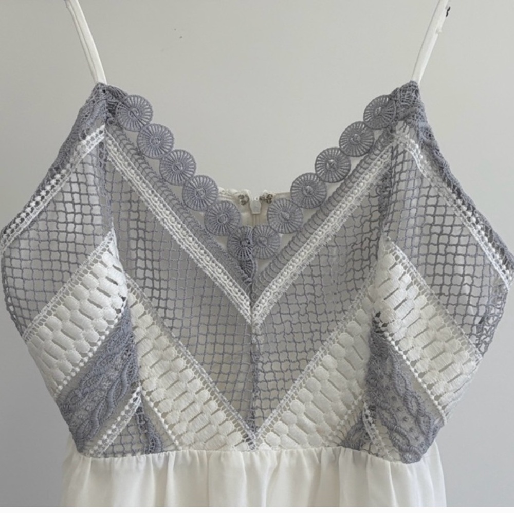 NWT Francesca’s Collections White & Gray Lace Chemise Dress, Medium